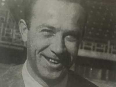 Il recordman dei ritorni alla guida dei Galletti � per� un barese doc, Raffaele Costantino: dal 1939 al 1951 la societ� biancorossa si � rivolta a lui ben otto volte, spesso anche per brevi periodi, chiedendogli di risollevare le sorti della squadra